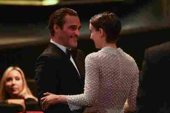 Joaquin Phoenix y Rooney Mara asisten al Festival de Cine de Cannes en 2017.