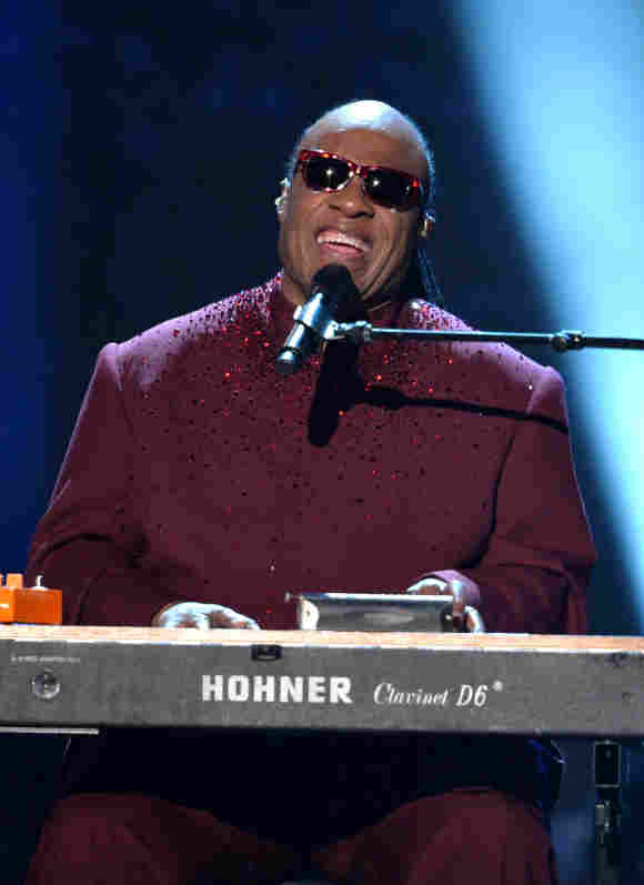Stevie Wonder actuando en los Premios GRAMMY 2014