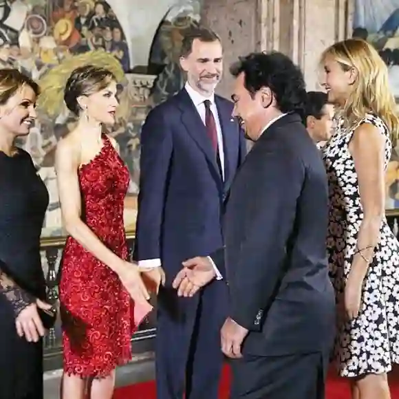 Hugo Sánchez e Isabel Martín con los reyes de España Felipe VI y Letizia