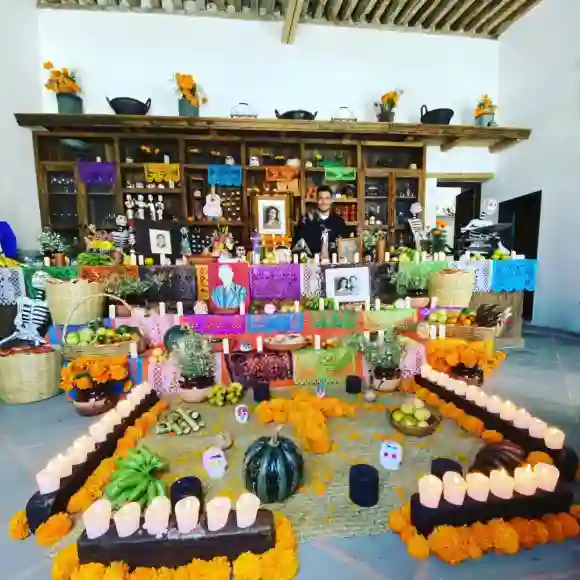 Carlos rivera y su ofrenda de día de muertos