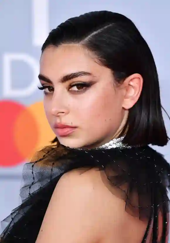 2021 Brit Awards Best Looks On The Red Carpet!