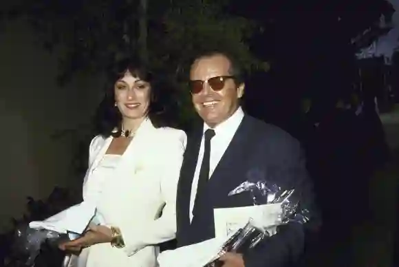 Anjelica Huston and Jack Nicholson