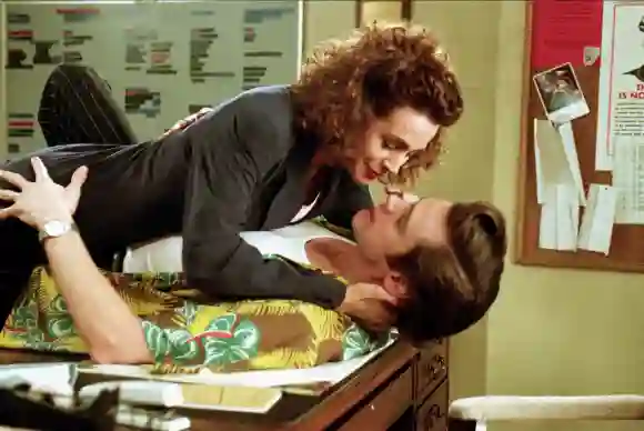 Sean Young & Jim Carrey Personnages: Lt. Lois Einhorn, Ace Ventura Film: 'Ace Ventura: Pet Detective' (1994)