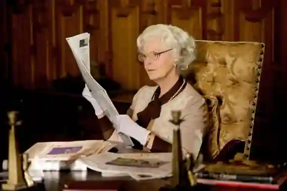 Actrices que interpretaron a la Reina Isabel II en la pantalla y en el escenario Series de televisión Películas