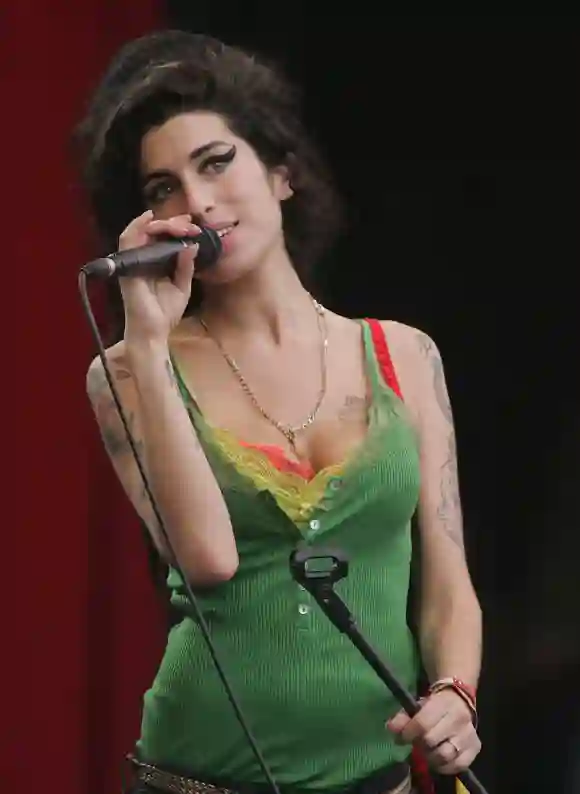 Amy Winehouse (1983-2011) tragic celebrity deaths.