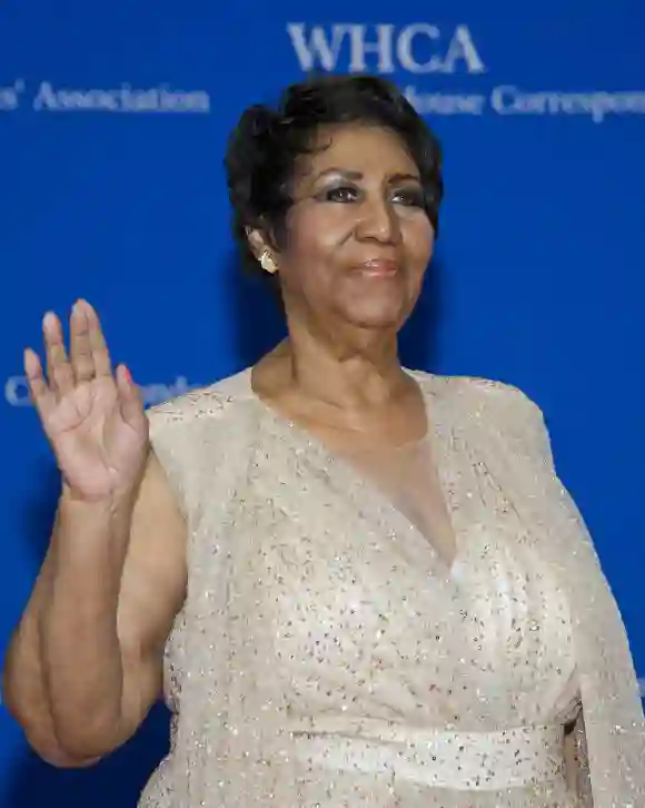 Aretha Franklin arrive au dîner annuel de l'Association des correspondants de la Maison Blanche 2016 à l'hôtel Hilton de Washington.