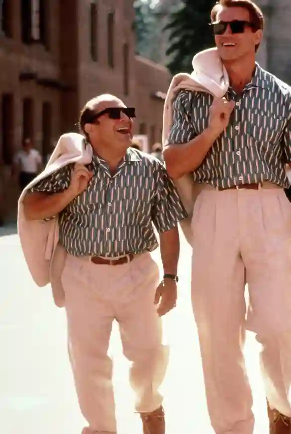 Danny DeVito and Arnold Schwarzenegger 'Twins' 1988