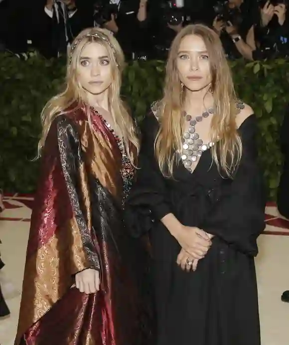 Ashley Olsen (L) and Mary-Kate Olsen