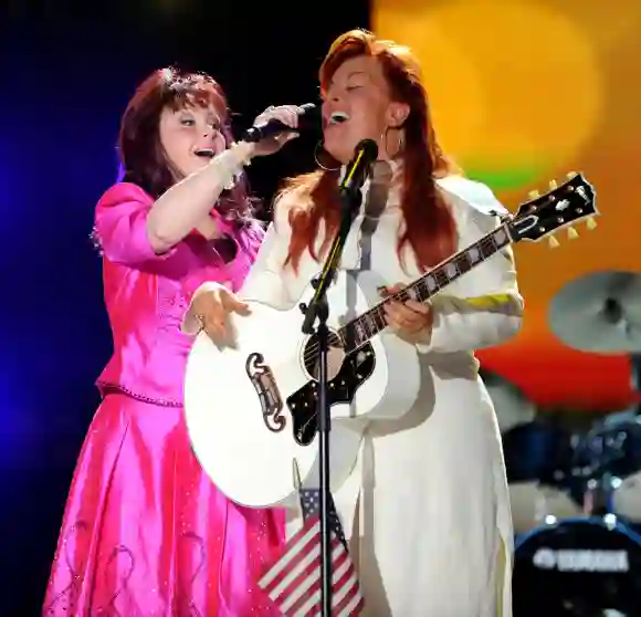 Wynonna and Naomi Judd performing at the 2009 CMA Music Festival
