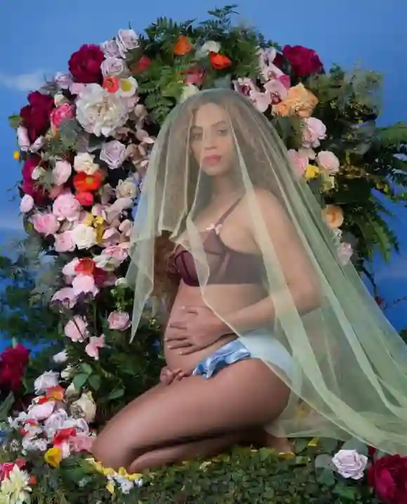 Beyonce announces her pregnancy on Instagram.