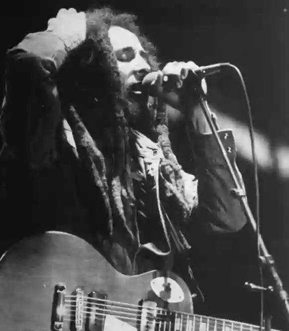 Estrella del reggae y Papa de los Rastas , jamaicano de nacimiento Bob Marley 1980