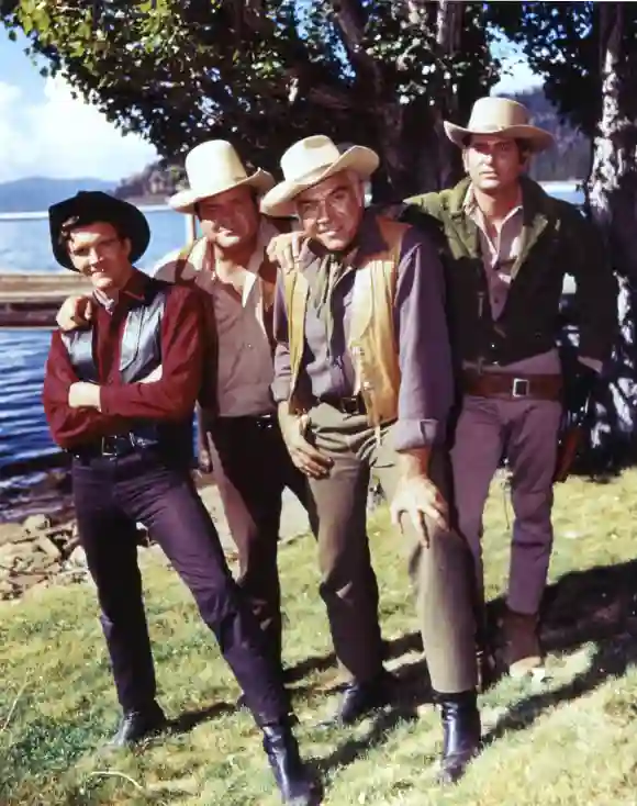 Bonanza : Mitch Vogel, acteur de "Jamie", avec Dan Blocker, Lorne Greene, Michael Landon.