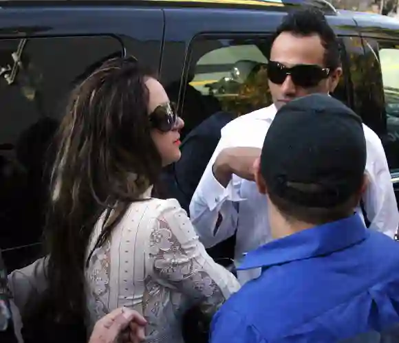 Britney Spears llega con su novio