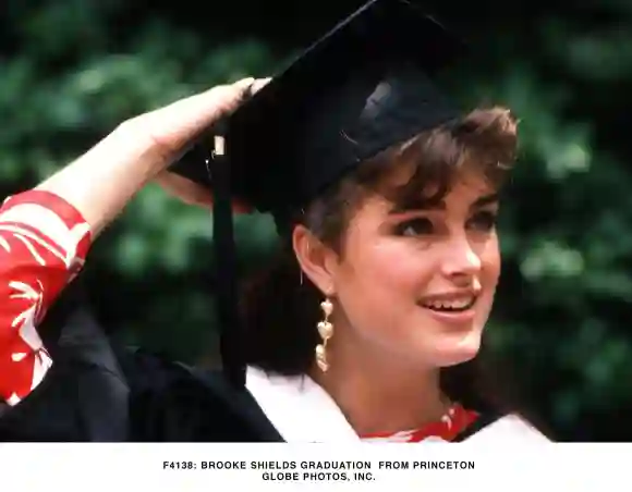 Jan 1 2011 F4138 BROOKE SHIELDS GRADUATION FROM PRINCETON CREDIT PUBLICATIONxINxGERxSUIxAUTxO