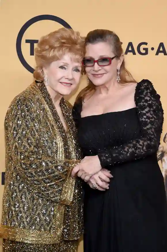 Décès tragique de Carrie Fisher et Debbie Reynolds en 2016.