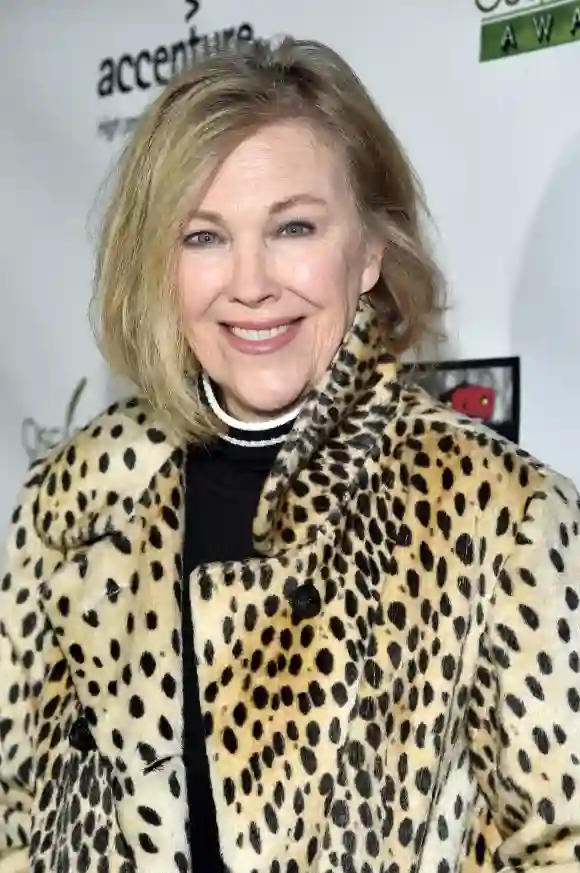 Catherine O'Hara asiste a la 12ª Entrega Anual de los Premios Oscar Wilde de la Alianza EE.UU.-Irlanda