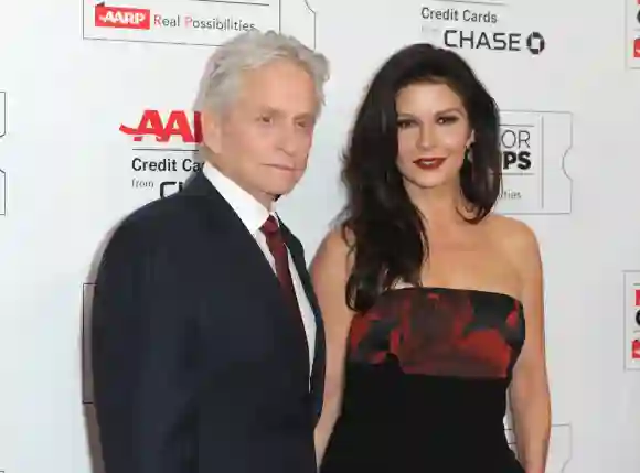 Michael Douglas et Catherine Zeta-Jones assistent à la 15e cérémonie annuelle de remise des prix "Movies For Grownups" de l'AARP.