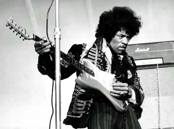 Célébrités trouvées mortes dans des hôtels stars personnes célèbres chambres d'hôtel cause de la mort overdose suicide assassiné âge Jimi Hendrix 2021