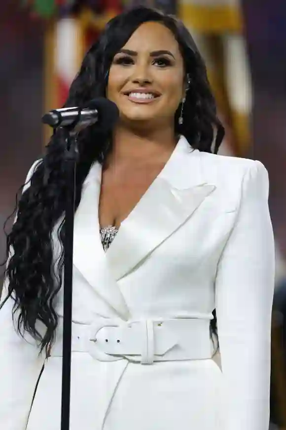 Demi Lovato actuando en el Super Bowl LIV 2020