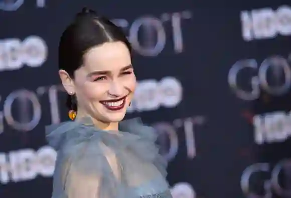 Famosos que no sabías que llevaban peluca: Emilia Clarke