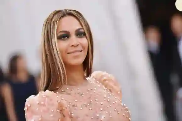 Celebrities You Didn't Know Wear A Wig: Beyoncé