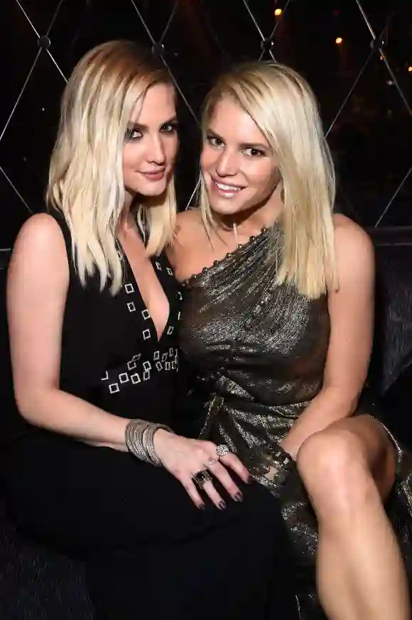 Jessica and Ashlee Simpson attending the premiere of "The Hunger Games: Mockingjay - Part 1" in 2014