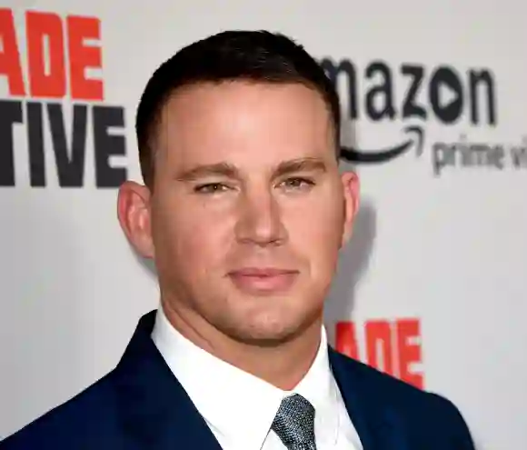 Channing Tatum publica una foto sensual sin camisa y declara a los fanáticos que "¡finalmente ha vuelto!"