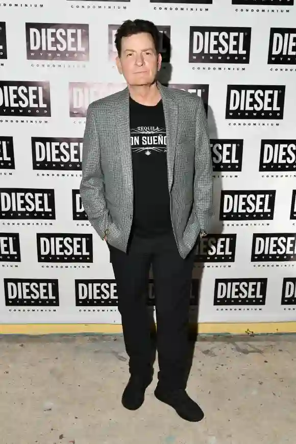 Charlie Sheen asiste al evento DIESEL en diciembre de 2019