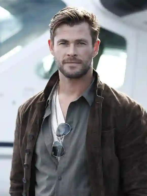 Chris Hemsworth pose lors du lancement de la collection Autavia de TAG Heuer.
