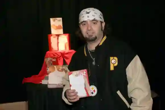 Chris Kirkpatrick de *NSYNC lors de l'Official Celebrity Gift Lounge - Super Bowl XL - Produced by On 3 Productions - Day 3 au Renaissance Center à Detroit, Michigan, États-Unis. (Photo par Mychal Watts/NFLPhotoLibrary pour ON 3 PRODUCTIONS)