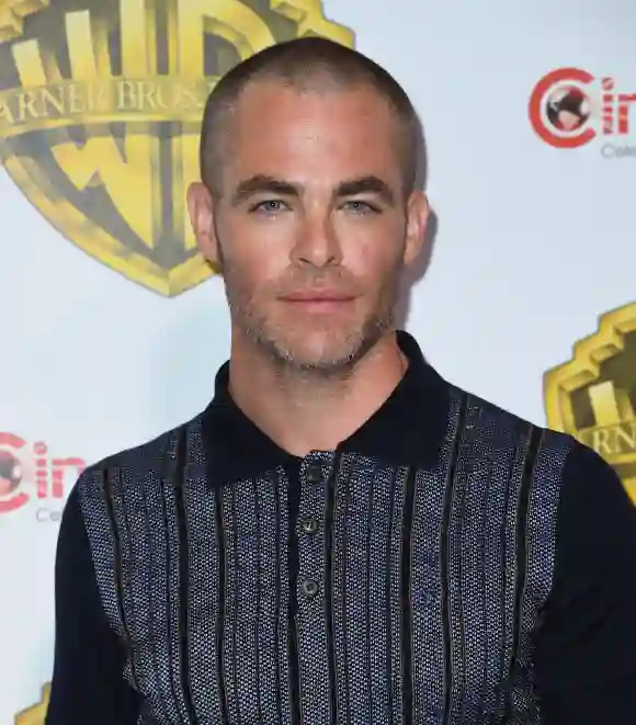 Chris Pine shaved off his hair