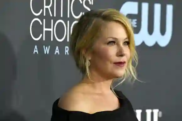 Christina Applegate Reveals She Has Multiple Sclerosis Twitter announcement update today 2021 news