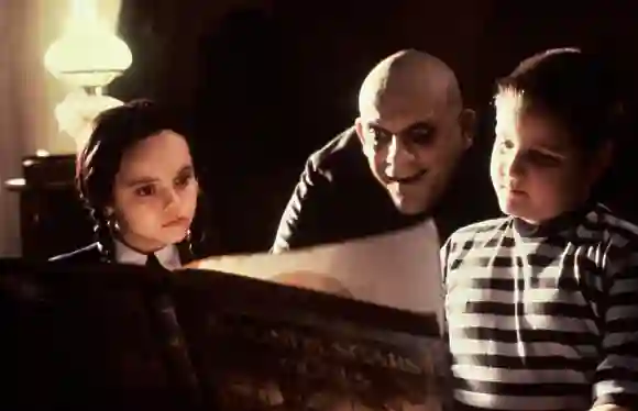 Christina Ricci, Christopher Lloyd y Jimmy Workman en 'Los locos Addams'