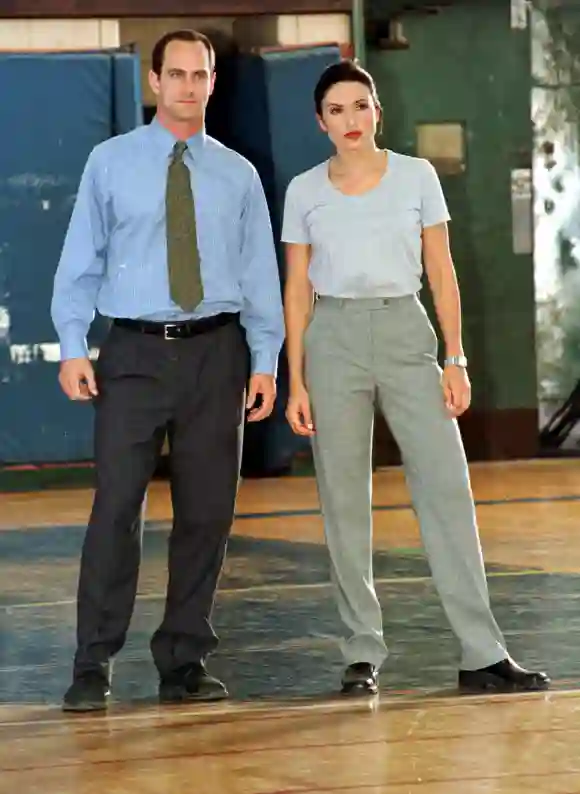 Christopher Meloni "Elliot Stabler" et Mariska Hargitay "Olivia Benson" sur le plateau de Law &amp; Order : SVU saison 1 en 1999.