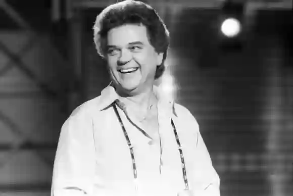 Conway Twitty (Sänger) 03/85 vZ Conway Twitty am 4. März 1985 bei einem Auftritt in Extratour (RB/ARD) TV Fernsehen Musi