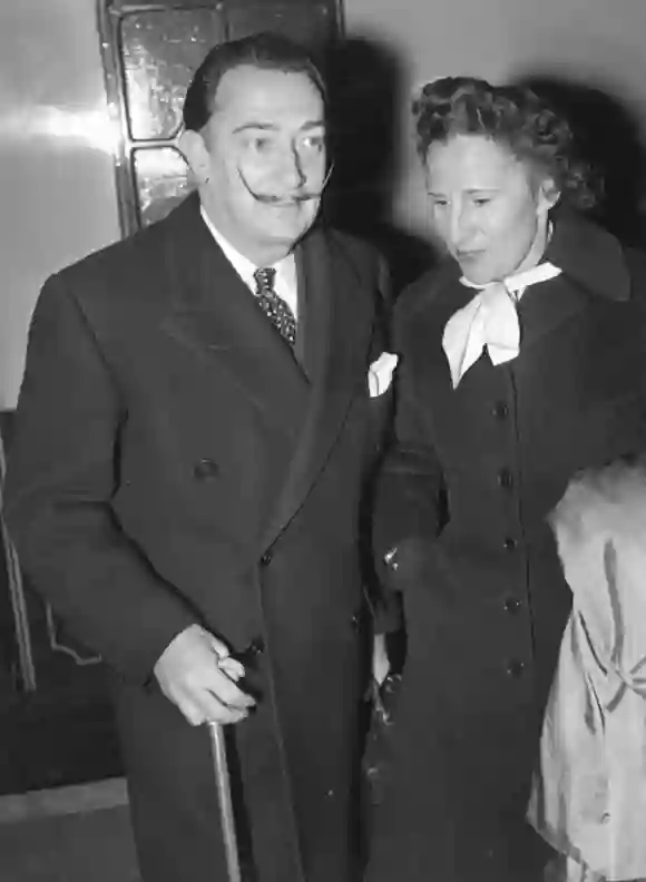 Dalí y su esposa