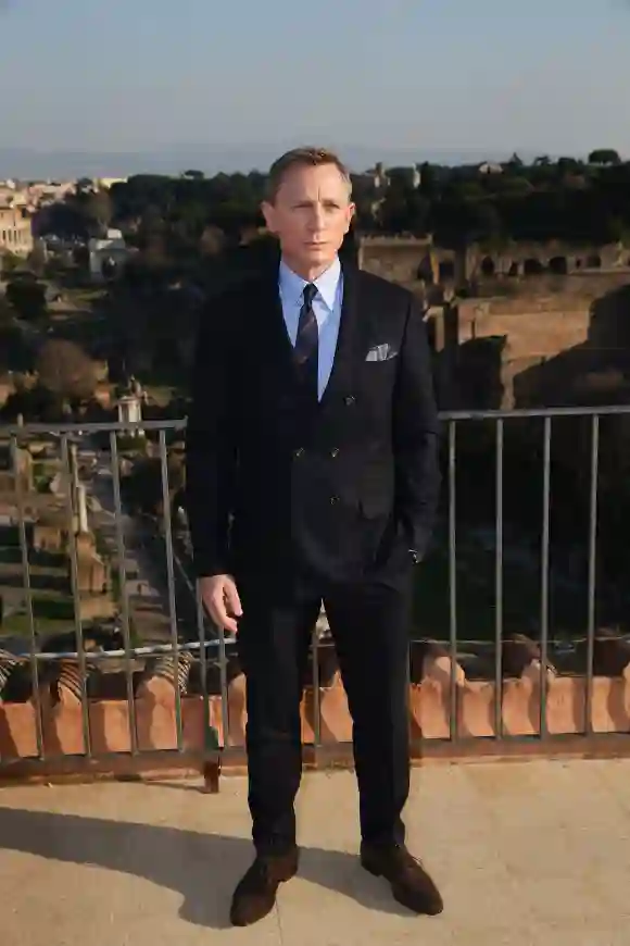 Daniel Craig como Bond