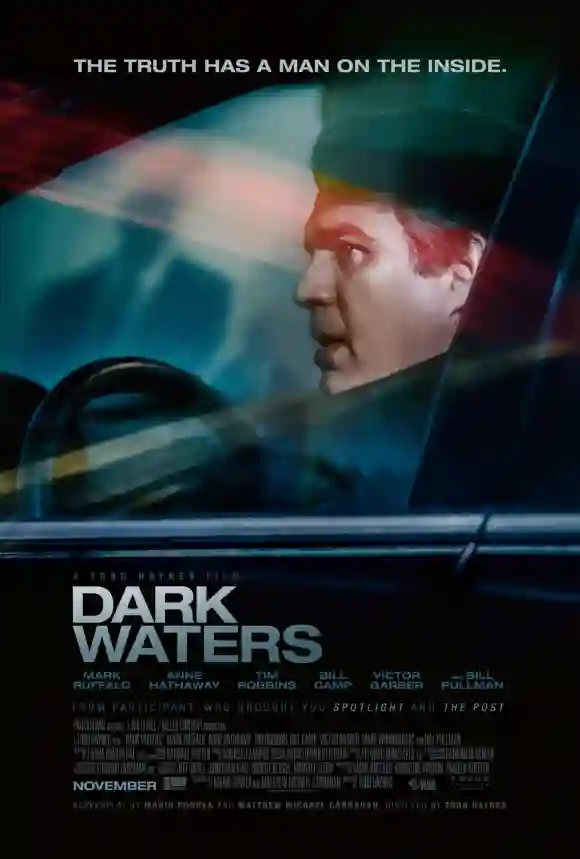 Affiche de Mark Ruffalo dans le rôle de Robert Bilott dans le film DARK WATERS du réalisateur Todd Haynes, une sortie (2019) de Focus Features. Photographie