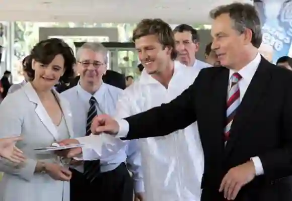 Le Premier ministre britannique Tony Blair (R), h