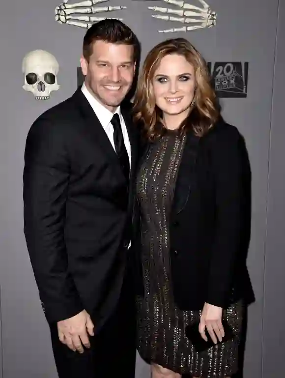 David Boreanaz and Emily Deschanel investigate in "Bones"