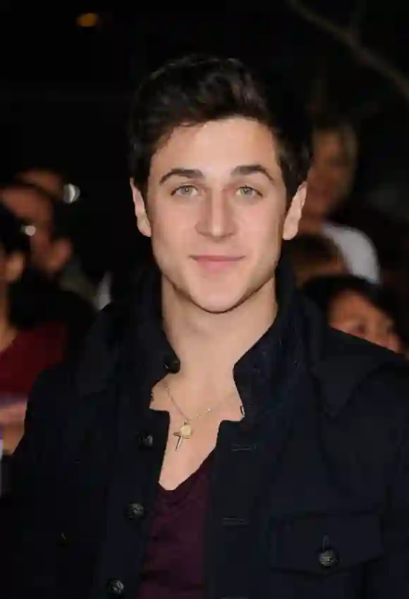 LOS ANGELES, CA - 14 NOVEMBRE : L'acteur David Henrie arrive à la première de "The Twilight Saga : Breaking Dawn - Part 1" de Summit Entertainment au Nokia Theater L.A. Live. Live le 14 novembre 2011 à Los Angeles, Californie. (Photo par Frazer Harrison/Getty Images)