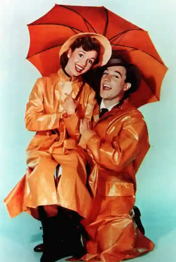 Debbie Reynolds and 'Singin' in the Rain' co-star Gene Kelly 1952