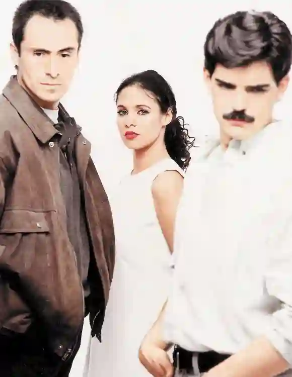 Demián Bichir, Ana Colchero y José Ángel Llamas en un still promocional de la telenovela 'Nada personal'.
