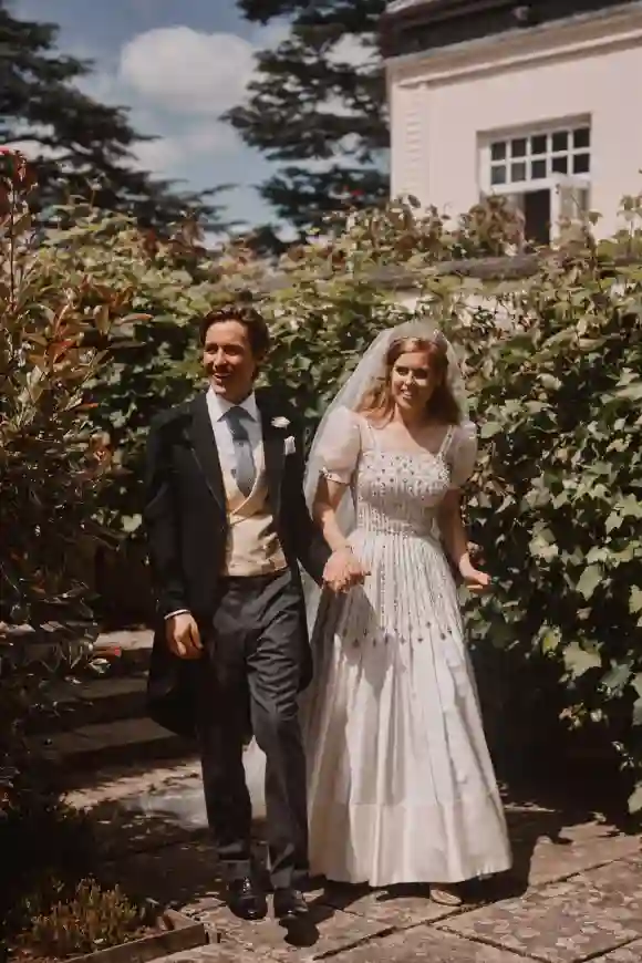 La princesse Beatrice et Edoardo Mapelli Mozzi le jour de leur mariage, le 17 juillet 2020.