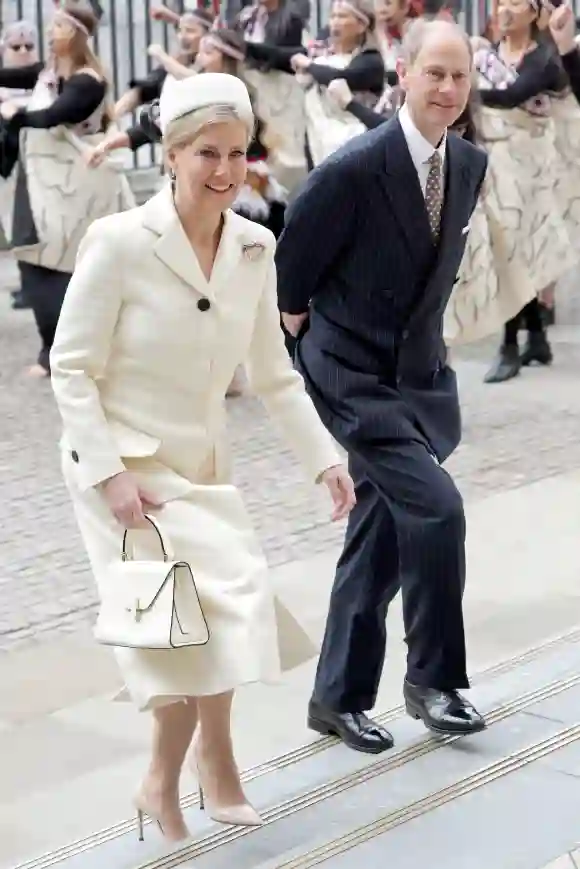 La pareja ha demostrado ser fieles a su familia y siempre estar en los mejores ánimos, por lo que cuando Carlos III ascendió al trono, les otorgó el título de duques de Edimburgo, un título que pertenecía a su padre.