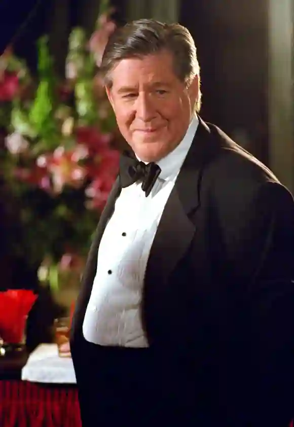 Film Stills from Gilmore Girls Episode Presenting Lorelai Gilmore Edward Herrmann 2001 Photo Cred