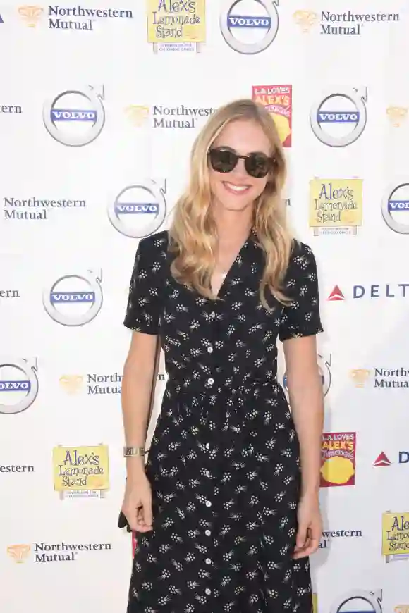 Emily Wickersham asiste a la Octava Ceremonia Anual de L.A. Loves Alex's Lemonade en UCLA Royce Quad el 9 de septiembre de 2017 en Los Angeles, California