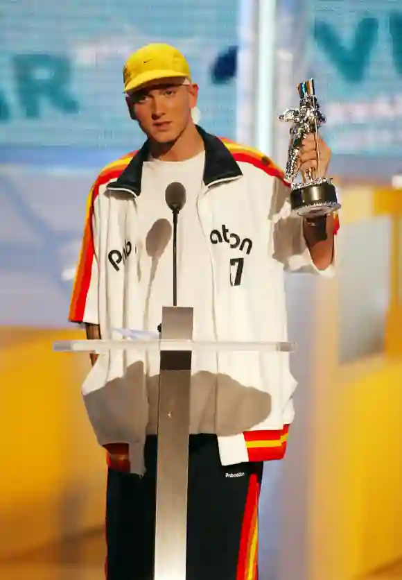 Eminem with his award at the 2002 MTV Video Music Awards.