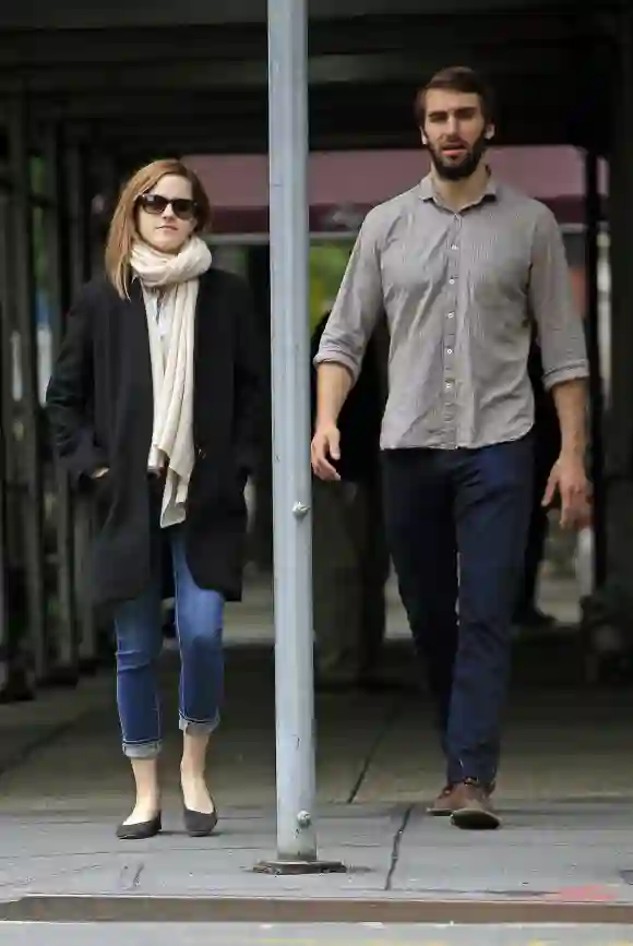 EXCLUSIVA: Emma Watson y su novio Matthew Janney salen a desayunar por el Upper East Side de Nueva York 11956