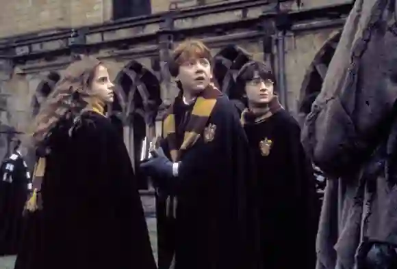 HARRY POTTER AND THE CHAMBER OF SECRETS, Emma Watson, Rupert Grint, Daniel Radcliffe, 2002, ? Warner Brothers/courtesy E